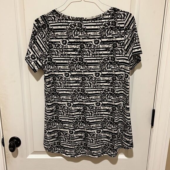 New LuLaRoe Black and White Striped with Flowers Short Sleeve Top - Picture 4 of 4